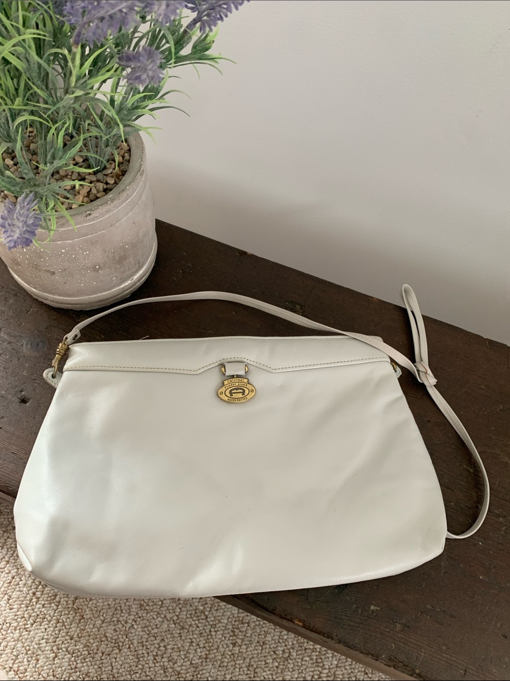 Vintage Etienne Aigner Leather Crossbody Shoulder Bag 80s Cream Gold Logo